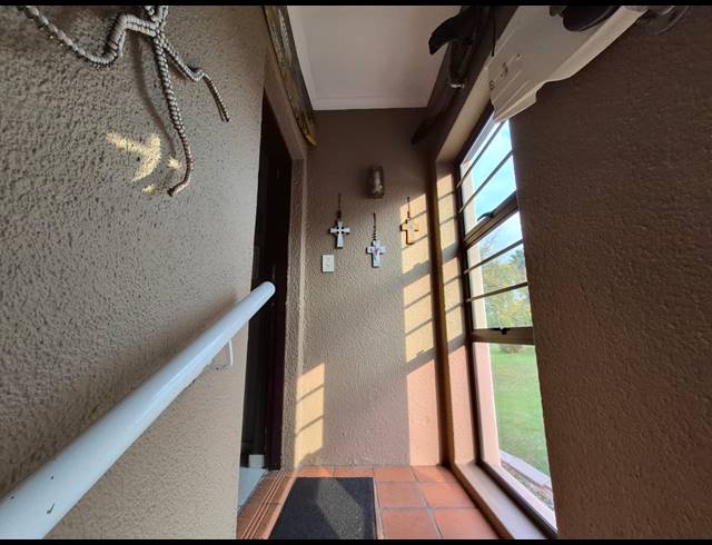 2 BEDROOM TOWNHOUSE FOR SALE IN PEACEHAVEN